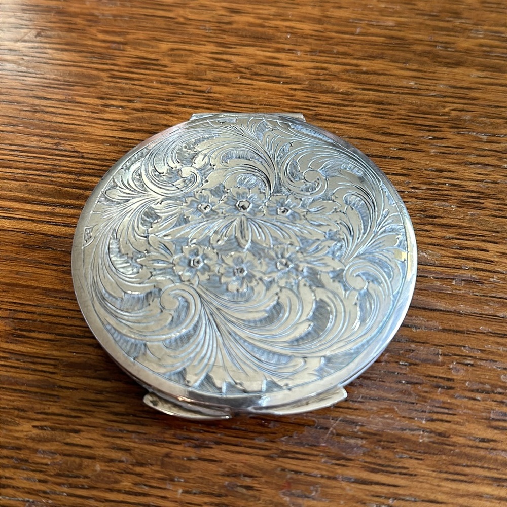 #0147 Vintage Italian Floral Engraved 800 Silver Compact Early-Mid 20th Century